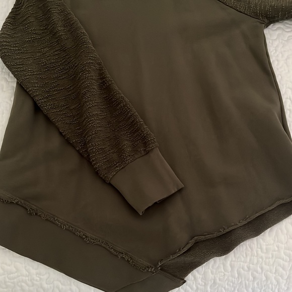Evereve, olive green, asymmetrical, shoulder, cut out top - Picture 3 of 7